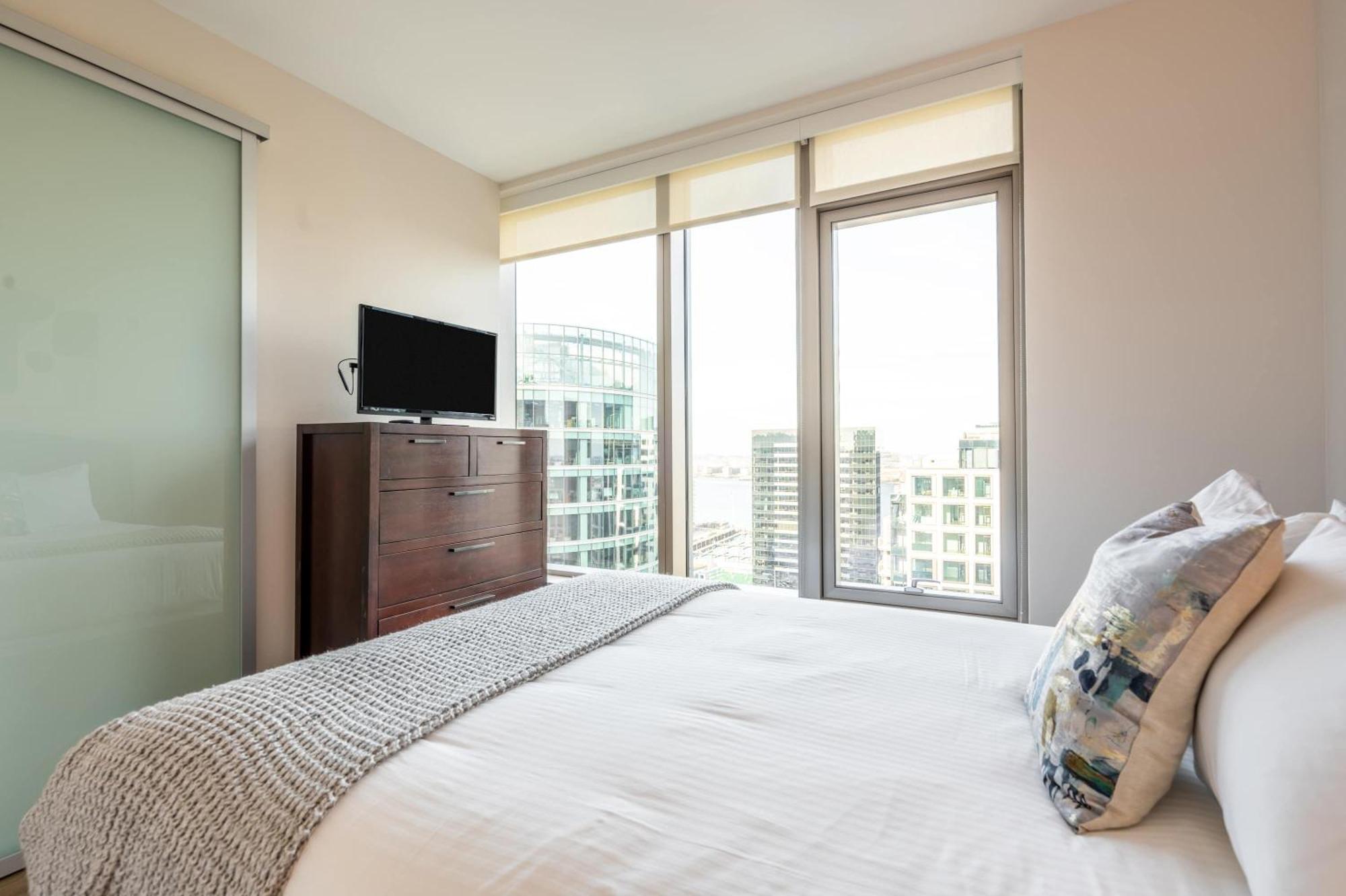 Luxury Apt Heart Of Seaport Бостън Екстериор снимка