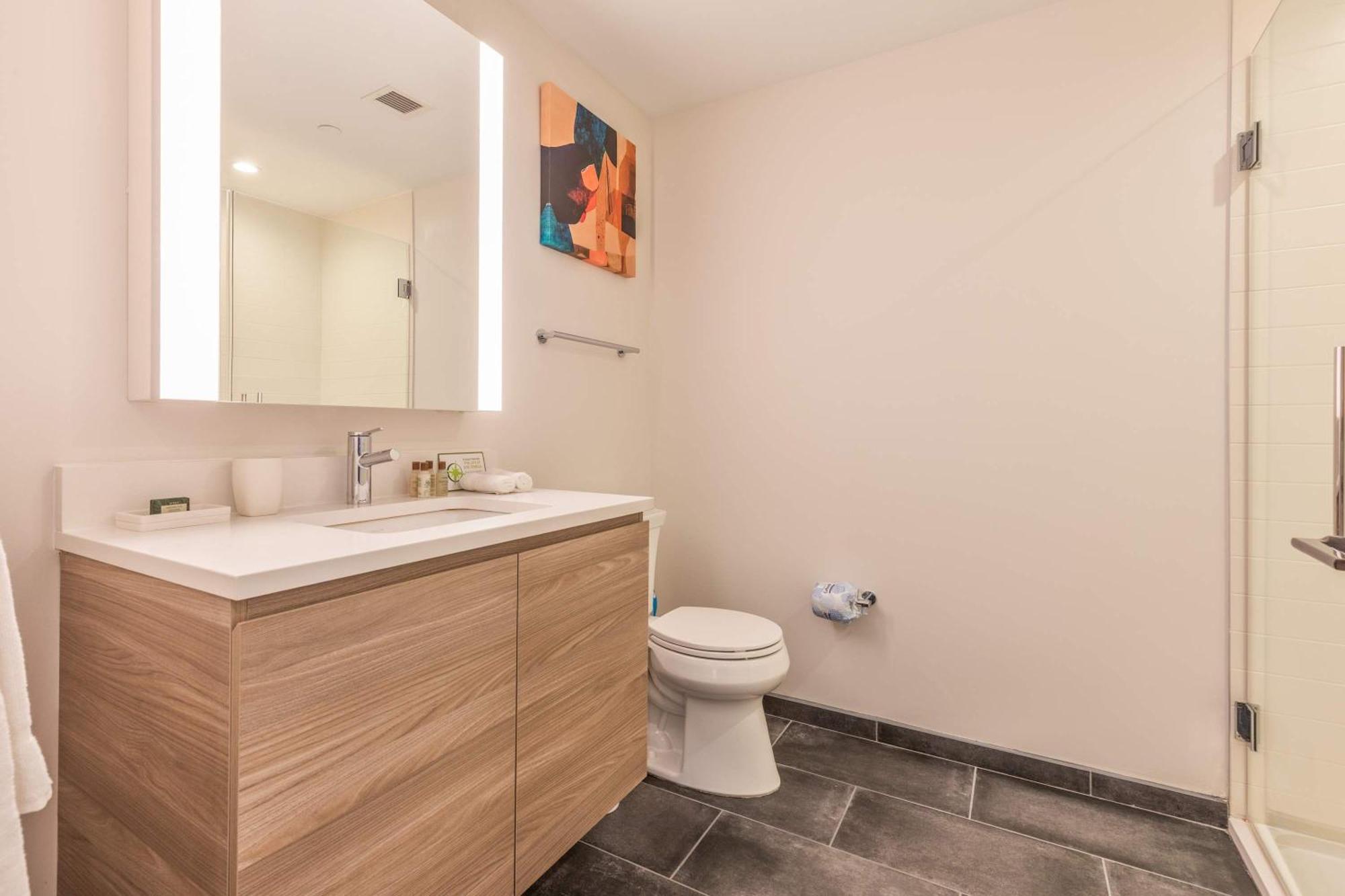 Luxury Apt Heart Of Seaport Бостън Екстериор снимка