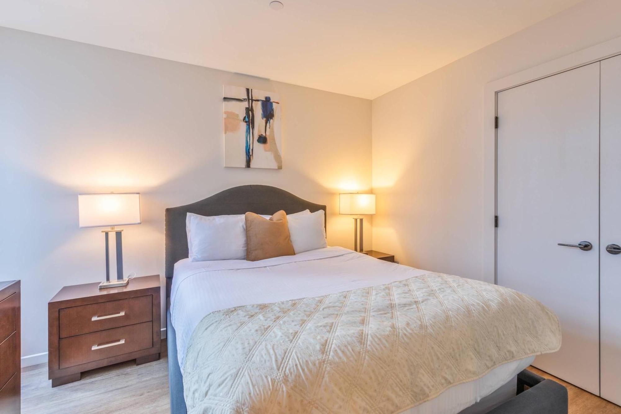 Luxury Apt Heart Of Seaport Бостън Екстериор снимка
